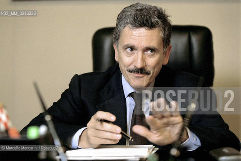 Rome, November 10, 1999. Italian Prime Minister Massimo Dalema in his office at Palazzo Chigi / Roma, 10 Novembre 1999. Il Presidente del Consiglio Massimo DAlema nel suo ufficio a Palazzo Chigi - ©Marcello Mencarini/Rosebud2