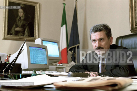 Rome, November 10, 1999. Italian Prime Minister Massimo Dalema in his office at Palazzo Chigi / Roma, 10 Novembre 1999. Il Presidente del Consiglio Massimo DAlema nel suo ufficio a Palazzo Chigi - ©Marcello Mencarini/Rosebud2
