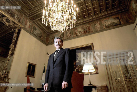 Rome, November 10, 1999. Italian Prime Minister Massimo Dalema in his office at Palazzo Chigi / Roma, 10 Novembre 1999. Il Presidente del Consiglio Massimo DAlema nel suo ufficio a Palazzo Chigi - ©Marcello Mencarini/Rosebud2