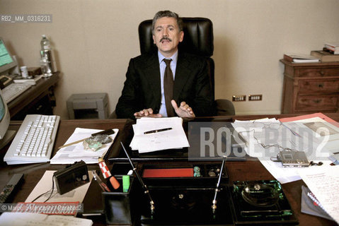 Rome, November 10, 1999. Italian Prime Minister Massimo Dalema in his office at Palazzo Chigi / Roma, 10 Novembre 1999. Il Presidente del Consiglio Massimo DAlema nel suo ufficio a Palazzo Chigi - ©Marcello Mencarini/Rosebud2