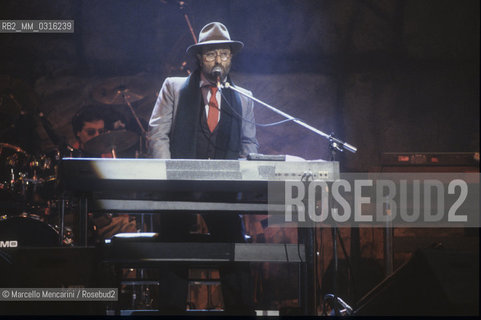 Rome, about 1990. Italian singer and songwriter Lucio Dalla performing  / Roma ,1990 circa. Il cantante Lucio Dalla in concerto - ©Marcello Mencarini/Rosebud2