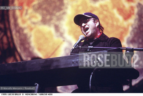 Italian singer and songwriter Lucio Dalla, 1999 / il cantautore Lucio Dalla, 1999 - ©Marcello Mencarini/Rosebud2