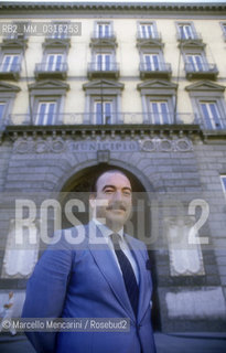 Naples, 1986. Mayor of Naples Carlo Damato in front of the Town Hall / Napoli, 1986. Il sindaco di Napoli Carlo DAmato davanti al Municipio - ©Marcello Mencarini/Rosebud2