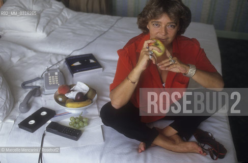 Venice Lido, Venice Film Festival 1991. Italian movie producer Silvia DAmico Bendicò -member of the Festival jury- in her hotel room / Lido Di Venezia, Mostra del Cinema di Venezia. La produttrice cinematografica Silvia DAmico Bendicò -membro della giuria della Mostra- nella sua camera dalbergo - ©Marcello Mencarini/Rosebud2