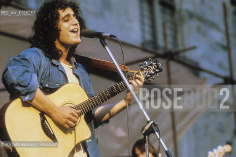 Rome 1979. Italian singer and songwriter Pino Daniele performing / Roma 1979. il cantautore Pino Daniele in concerto  - ©Marcello Mencarini/Rosebud2
