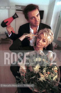 Rome, November 1999. Hairdresser Roberto DAntonio with TV presenter Enrica Bonaccorti in his hair salon  / Roma, novembre 1999. Il parrucchiere Roberto DAntonio nel suo salone con la presentatrice TV Enrica Bonaccorti - ©Marcello Mencarini/Rosebud2