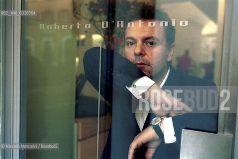 Rome, November 1999. Hairdresser Roberto DAntonio in his hair salon  / Roma, novembre 1999. Il parrucchiere Roberto DAntonio nel suo salone - ©Marcello Mencarini/Rosebud2