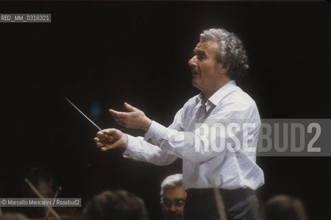 British conductor Colin Davis performing a rehearsal (1991) / Il direttore dorchestra Colin Davis durante una prova (1991) - ©Marcello Mencarini/Rosebud2