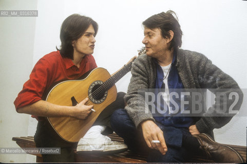 Rome, Palaeur, 1982. Italian singer-songwriter Fabrizio De Andrè and his son Cristiano / Roma, Palaeur, 1982. Il cantautore Fabrizio De Andrè con suo figlio Cristiano - ©Marcello Mencarini/Rosebud2