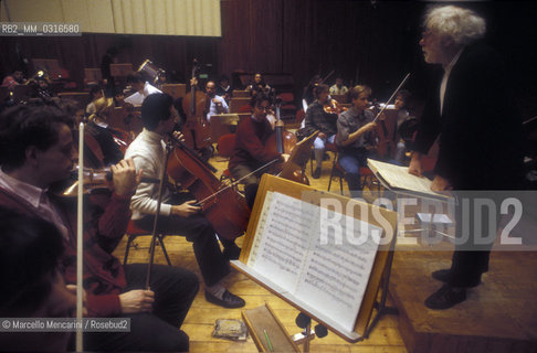 Turin, Teatro Regio, 1992. Russian conductor Vladimir Delman performing a rehearsal with the Milan Giuseppe Verdi Orchestra / Torino, Teatro Regio, 1992. Il direttore dorchestra Vladimir Delman dirige una prova con lorchestra di Milano Giuseppe Verdi - ©Marcello Mencarini/Rosebud2