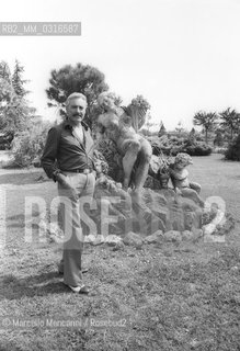 Lancenigo (Treviso),1979. Tenor Mario Del Monaco in the garden of his house / Lancenigo (Treviso). Il tenore Mario Del Monaco nel giardino della sua casa - ©Marcello Mencarini/Rosebud2