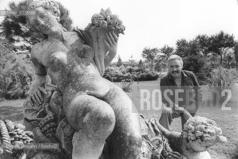 Lancenigo (Treviso),1979. Tenor Mario Del Monaco in his house / Lancenigo (Treviso). Il tenore Mario Del Monaco nella sua casa - ©Marcello Mencarini/Rosebud2