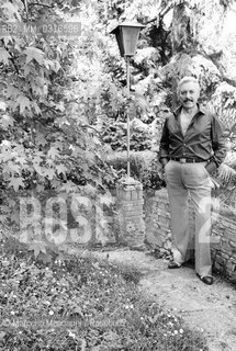 Lancenigo (Treviso),1979. Tenor Mario Del Monaco in the garden of his house / Lancenigo (Treviso). Il tenore Mario Del Monaco nel giardino della sua casa - ©Marcello Mencarini/Rosebud2