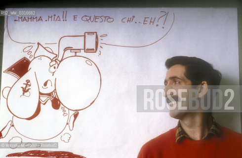 Lucca, 1984. Italian cortoonist Fabrizio Del Tessa posing next to one of his drawing / Lucca, 1984. Fabrizio Del Tessa, disegnatore di fumetti posa accanto a un suo disegno - ©Marcello Mencarini/Rosebud2