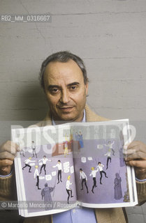 Lucca, 1986. Italian cartoonist Gianni De Luca / Lucca, 1986. il disegnatore Gianni De Luca - ©Marcello Mencarini/Rosebud2