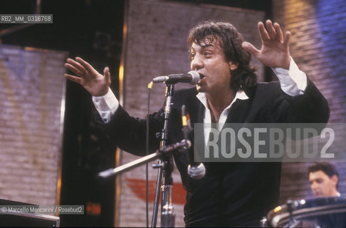 New York, Apollo Theater, November 1987. Italian singer and percussionist TullioDe Piscopo performing in concert Harlem Meets Naples /  New York, Apollo Theater, novembre 1987. Il cantante e percussionista Tullio De Piscopo si esibisce nel concerto Harlem incontra Napoli - ©Marcello Mencarini/Rosebud2