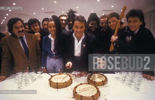 Sanremo Music Festival 1988, February 24. Italian perciussionist and singer Tullio De Piscopo, in competition with the song Andamento Lento, celebrates his birthday / Festival di Sanremo 1988, 24 febbraio. Il percussionista e cantante Tullio De Piscopo, in concorso con la canzone Andamento lento, festeggia il suo compleanno - ©Marcello Mencarini/Rosebud2