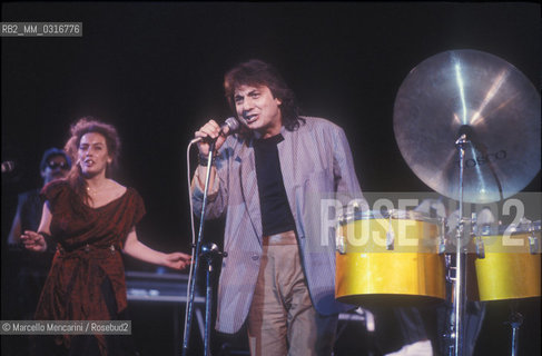 Parigi, 1985. Singer and percussionist Tullio De Piscopo performing / Parigi, 1985. Il cantante e percussionista Tullio De Piscopo in concerto - ©Marcello Mencarini/Rosebud2