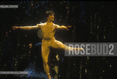 Sanremo Music Festival 1991. Russian dancer Vladimir Derevianko performing a ballet by choreographer Franco Miseria / Festival di Sanremo 1991. Il ballerino russo Vladimir Derevianko balla una coreografia di Franco Miseria - ©Marcello Mencarini/Rosebud2