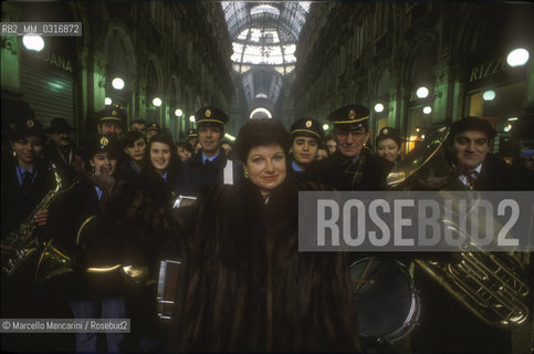 Milan, 1991. Italian soprano Mariella Devia in galleria Vittorio Emanuele II / Milano, 199. Il soprano Mariella Devia in Galleria Vittorio Emanuele II - ©Marcello Mencarini/Rosebud2