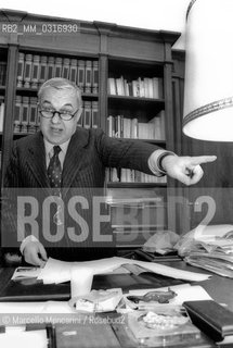 Milan, 1981. Italian journalist Franco Di Bella, editor of the newspaper Il Corriere della Sera, in his office / Milano, 1981. Il giornalista franco Di Bella, direttore del Corriere della sera, nel suo ufficio - ©Marcello Mencarini/Rosebud2