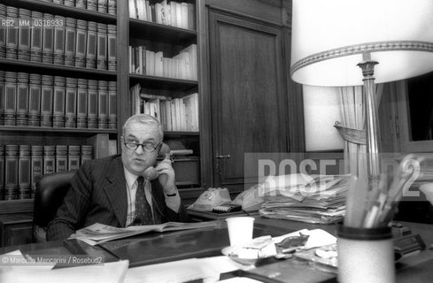 Milan, 1981. Italian journalist Franco Di Bella, editor of the newspaper Il Corriere della Sera, in his office / Milano, 1981. Il giornalista franco Di Bella, direttore del Corriere della sera, nel suo ufficio - ©Marcello Mencarini/Rosebud2