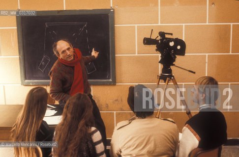 Rome, about 1985. Director of photography Carlo Di Palma teaching at Experimental Centre for Cinematography / Roma, 1985 circa. Il direttore della fotografia Carlo Di Palma mentre insegna al Centro Sperimentale di Cinematografia - ©Marcello Mencarini/Rosebud2
