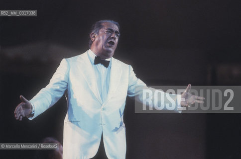 Italian tenor Giuseppe Di Stefano performing a recital (1985 circa) / Il tenore Giuseppe Di Stefano (1985 circa) durante un recital - ©Marcello Mencarini/Rosebud2