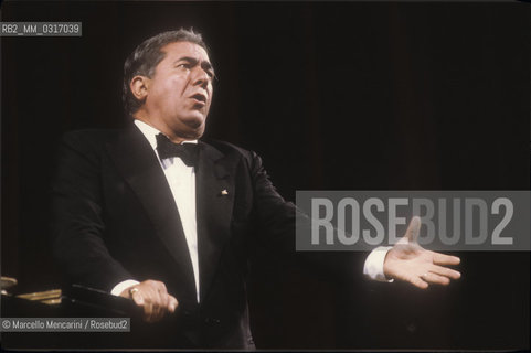 Italian tenor Giuseppe Di Stefano performing a recital (1985 circa) / Il tenore Giuseppe Di Stefano (1985 circa) durante un recital - ©Marcello Mencarini/Rosebud2