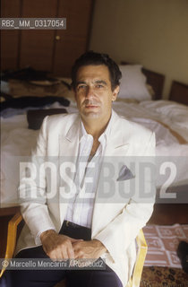 Venice Lido, Venice Film Festival 1984. Spanish tenor Placido Domingo -at the Festival to present the movie Carmen in which he is directed by Francesco Rosi- in his hotel room at the Excelsior Hotel / Lido di Venezia, Mostra del Cinema di Venezia 1984. Il tenore Placido Domingo -al Lido per presentare il Film Carmen di cui è interprete, diretto da Francesco Rosi- nella sua camera dalbergo allHotel Ecxelsior - ©Marcello Mencarini/Rosebud2