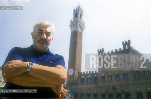 Siena, 1988. Italian composer Franco Donatoni  at Piazza del Campo / Siena, 1988. Il compositore Franco Donatoni in Piazza del Campo - ©Marcello Mencarini/Rosebud2