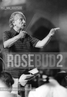 Bolzano, 1984. Born Hungarian naturalized American conductor Antal Dorati during a rehearsal / Bolzano, 1984. Il direttore dorchestra Antal Dorati durante una prova - ©Marcello Mencarini/Rosebud2