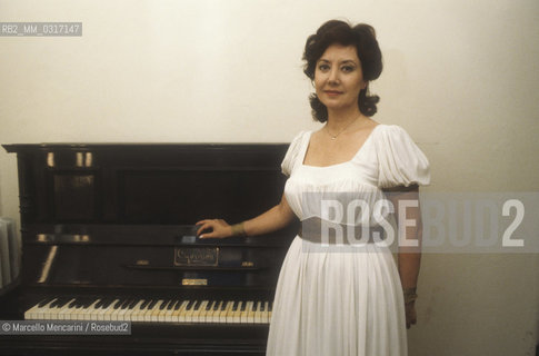 Rome, Olympic Theater, 1983. British soprano Dorothy Dorow in her dressing room after performing in Descrizione dellIsola Ferdinandea, an opera by Italian composer Francesco Pennisi / Roma, Teatro Olimpico, 1983. Il soprano Dorothy Dorow nel suo camerino dopo aver cantato come protagonista nellopera del compositore Francesco Pennisi Descrizione dellisola Ferdinandea (Description of the Ferdinandea Island) - ©Marcello Mencarini/Rosebud2