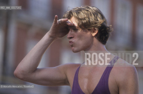 Madrid, Plaza Mayor, 1993. Spanish dancer and choreographer Nacho Duato / Madrid, Plaza Mayor, 1993. Il ballerino e coreografo spagnolo Nacho Duato - ©Marcello Mencarini/Rosebud2