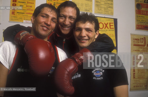 Ferrara, about 1990. Boxer Carlos Duran with his sons Alessandro and Massimiliano / Ferrara, 1990 circa. Il pugile Carlos Durancon i suoi figli Alessandro e Massimiliano - ©Marcello Mencarini/Rosebud2