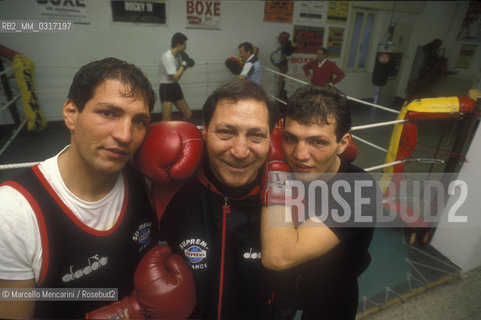 Ferrara, about 1990. Boxer Carlos Duran with his sons Alessandro and Massimiliano / Ferrara, 1990 circa. Il pugile Carlos Durancon i suoi figli Alessandro e Massimiliano - ©Marcello Mencarini/Rosebud2