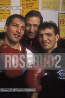 Ferrara, about 1990. Boxer Carlos Duran with his sons Alessandro and Massimiliano / Ferrara, 1990 circa. Il pugile Carlos Durancon i suoi figli Alessandro e Massimiliano - ©Marcello Mencarini/Rosebud2