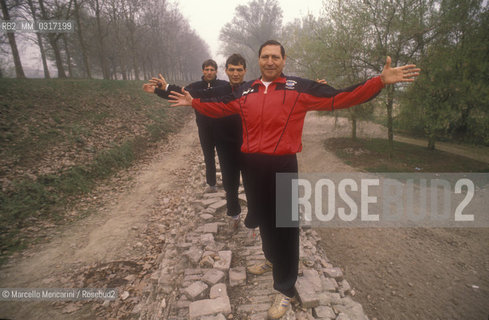 Ferrara, about 1990. Boxer Carlos Duran with his sons Alessandro and Massimiliano / Ferrara, 1990 circa. Il pugile Carlos Durancon i suoi figli Alessandro e Massimiliano - ©Marcello Mencarini/Rosebud2