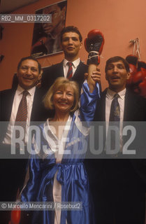 Ferrara, about 1990. Boxer Carlos Duran, his wife Augusta and their sons Alessandro and Massimiliano / Ferrara, 1990 circa. Il pugile Carlos Duran, sua moglie Augusta e i loro figli Alessandro e Massimiliano - ©Marcello Mencarini/Rosebud2