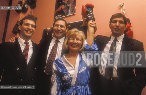 Ferrara, about 1990. Boxer Carlos Duran, his wife Augusta and their sons Alessandro and Massimiliano / Ferrara, 1990 circa. Il pugile Carlos Duran, sua moglie Augusta e i loro figli Alessandro e Massimiliano - ©Marcello Mencarini/Rosebud2