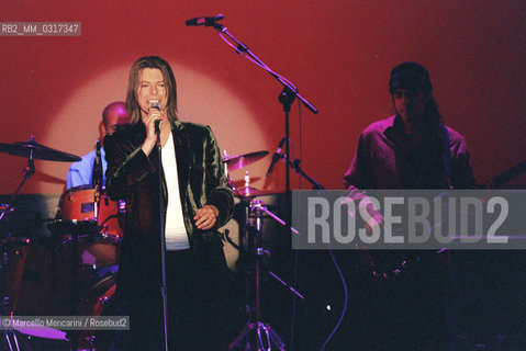 Milan, October 21, 1999. British pop-rock singer David Bowie performing at the  TV program Francamente me ne infischio / Milano, 21 ottobre 1999. Il cantante David Bowie durante il programma televisivo Francamente me ne infischio - ©Marcello Mencarini/Rosebud2