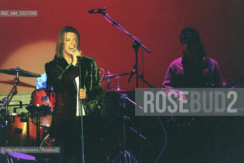 Milan, October 21, 1999. British pop-rock singer David Bowie performing at the  TV program Francamente me ne infischio / Milano, 21 ottobre 1999. Il cantante David Bowie durante il programma televisivo Francamente me ne infischio - ©Marcello Mencarini/Rosebud2