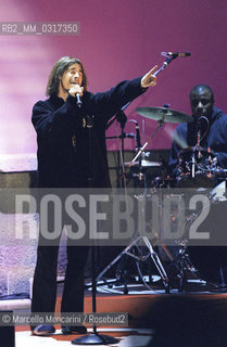 Milan, October 21, 1999. British singer Jay Kay from Jamiroquai performig at TV program Francamente me ne infischio / Milano, 21 ottobre 1999. Jason Kay, leader e cantante dei Jamiroquai, durante il programma televisivo Francamente me ne infischio - ©Marcello Mencarini/Rosebud2