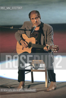 Milan, October 28, 1999. Italian pop singer Adriano Celentano on the set of his TV program Francamente me ne infischio / Milano, 28 ottobre 1999. Il cantante Adriano Celentano sul set del suo programma televisivo Francamente me ne infischio - ©Marcello Mencarini/Rosebud2