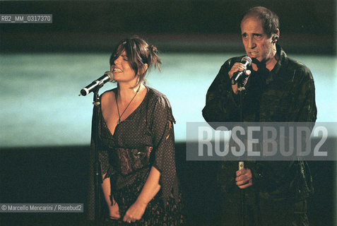 Milan, October 28, 1999. Italian pop singer Adriano Celentano on the set of his TV program Francamente me ne infischio performs with singer Nada Malanima / Milano, 28 ottobre 1999. Il cantante Adriano Celentano sul set del suo programma televisivo Francamente me ne infischio canta con Nada Malanima - ©Marcello Mencarini/Rosebud2