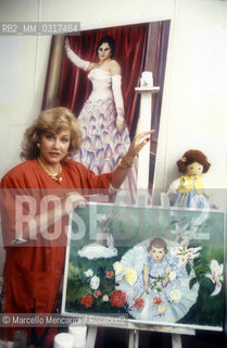 Rome 1986. American actress Linda Christian showing some of her paintings / Roma, 1986. Lattrice Linda Christian mostra alcuni dei suoi quadri - ©Marcello Mencarini/Rosebud2