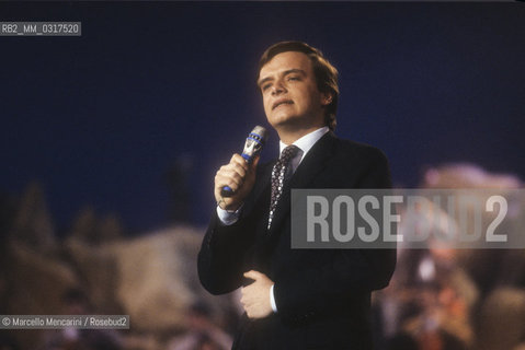 Sanremo Music Festival, 1990. Italian pop singer Gianluca Guidi performing his song Secondo te, that will finish third in the New Proposals Category / Festival doi Sanremo 1990. Gianluca Guidi canta Secondo te, che si classificherà terza nella categoria Nuove proposte - ©Marcello Mencarini/Rosebud2
