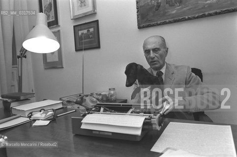 Italian journalist Indro Montanelli in his office (1980) / Il giornalista Indro Montanelli nel suo ufficio (1980) - ©Marcello Mencarini/Rosebud2