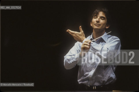 American conductor Michael Tilson Thomas performing a rehearsal (1991) - Il direttore dorchestra Michael Tilson Thomas durante una prova - ©Marcello Mencarini/Rosebud2