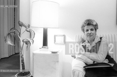 Milan, 1981. Italian journalist and writer Grazia Livi in her house. Milano, 1981. La scrittrice e giornalista Grazia Livi nella sua casa - ©Marcello Mencarini/Rosebud2